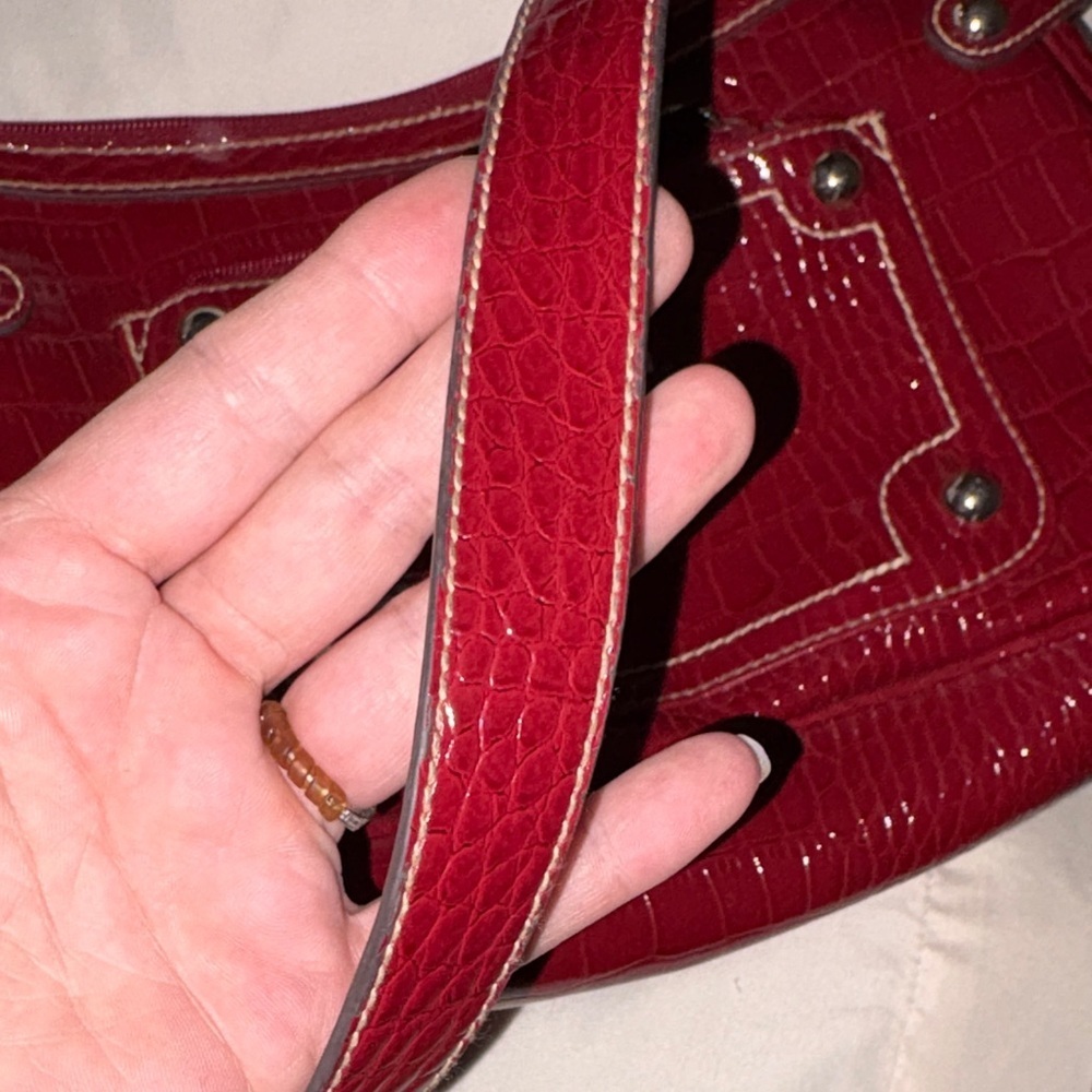 Liz & Co. Burgundy Croc-Embossed Shoulder Bag - Picture 4 of 4